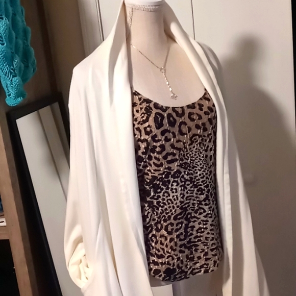 💋 INC Stretch Leopard Print Shimmer Short Sleeved Top Sz Large - Picture 2 of 8